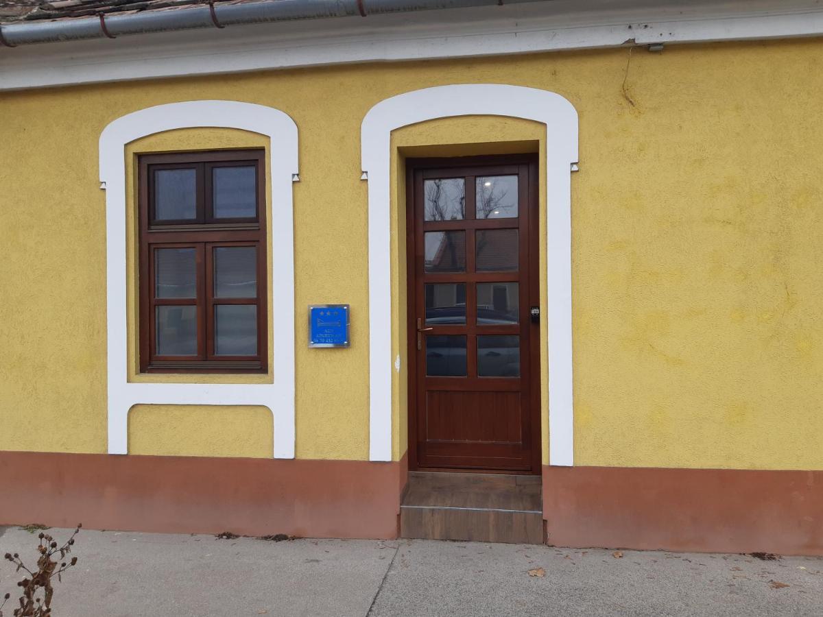 Ady Apartman Тата Экстерьер фото